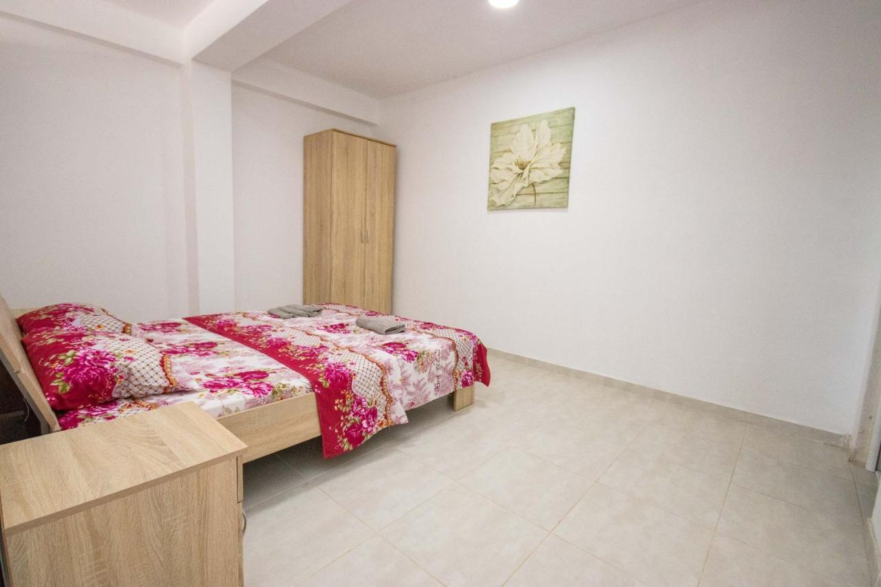 Apartments Sun With Sea View Dobra Voda Exterior photo